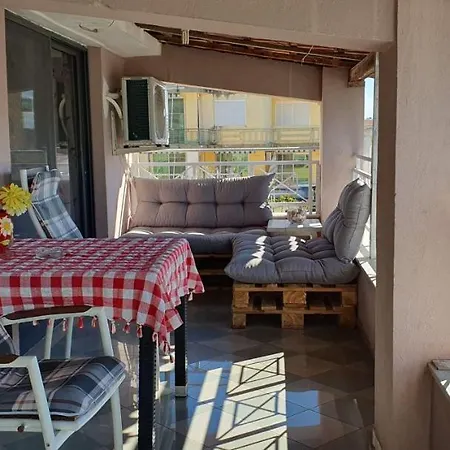 Suntan Lovely Apartamento Golem (Tirana)